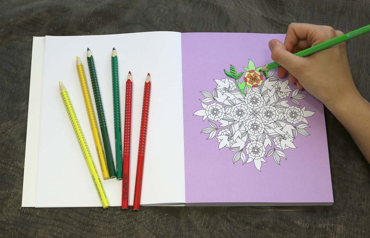 Mandala-Malträume: Bezaubernde Blüten